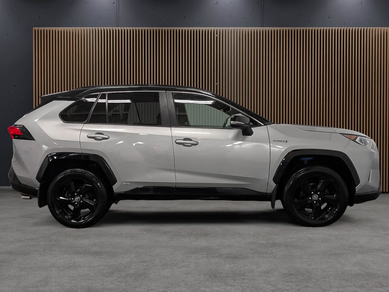 2021 Toyota RAV4 Hybrid XSE AWD-6