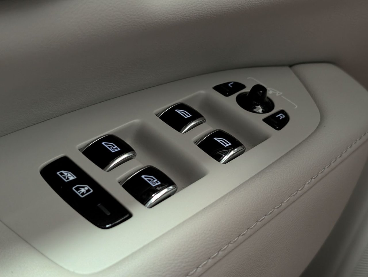 Volvo S90 Recharge T8 eAWD PHEV Ultimate Bright Theme 2024-19