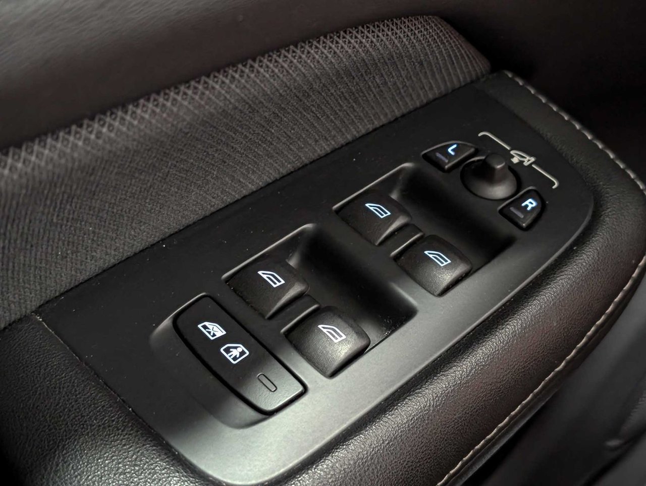 Volvo V60 B6 AWD Ultimate - Dark 2023-20