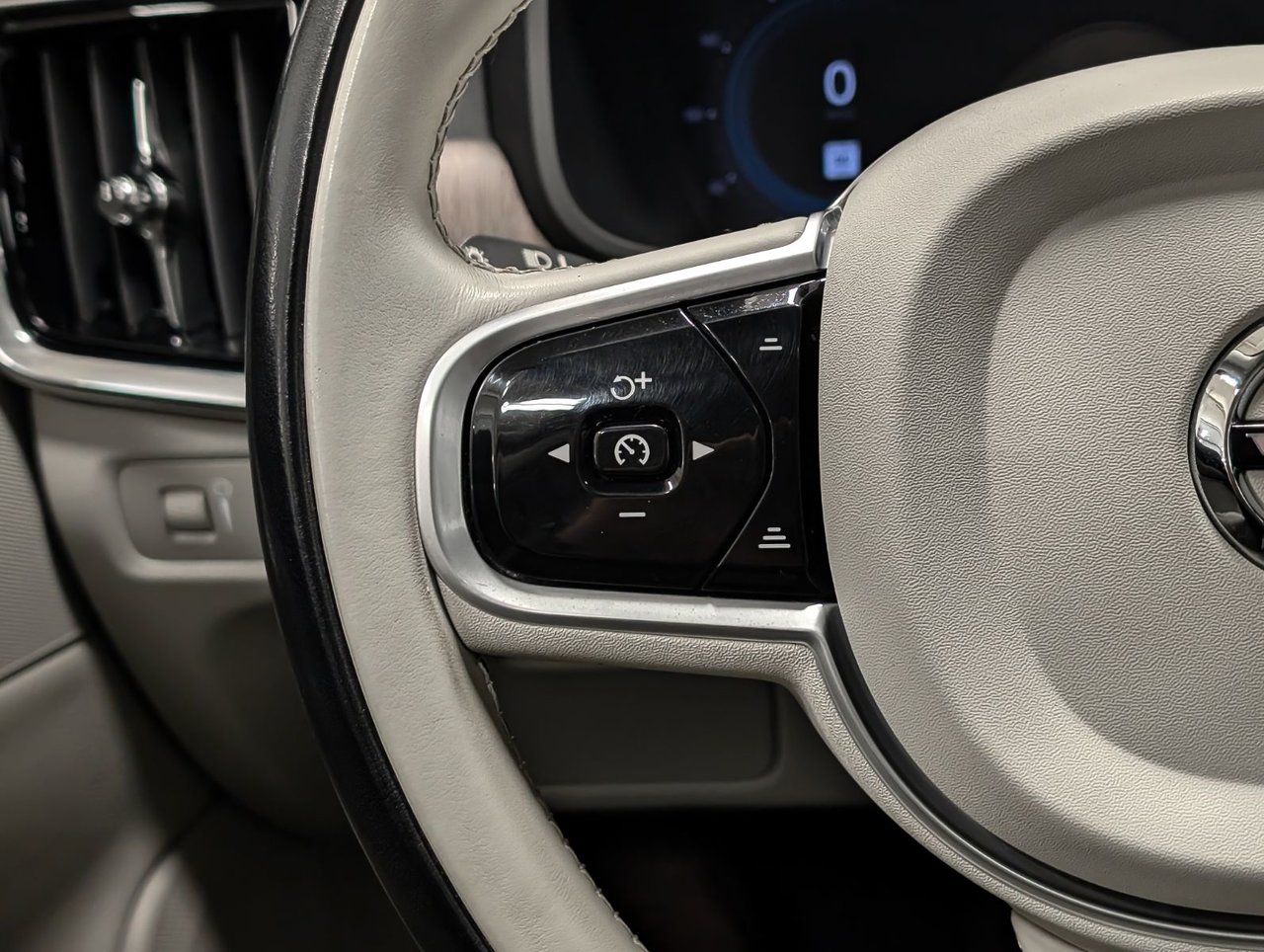 Volvo V90 Cross Country B6 AWD 2022-16