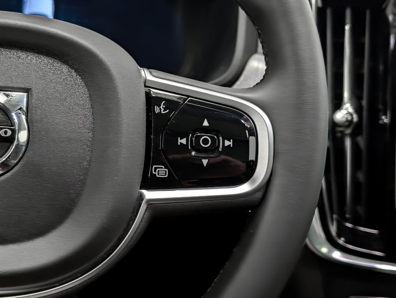 Volvo V90 Cross Country B6 AWD Plus 2025-18