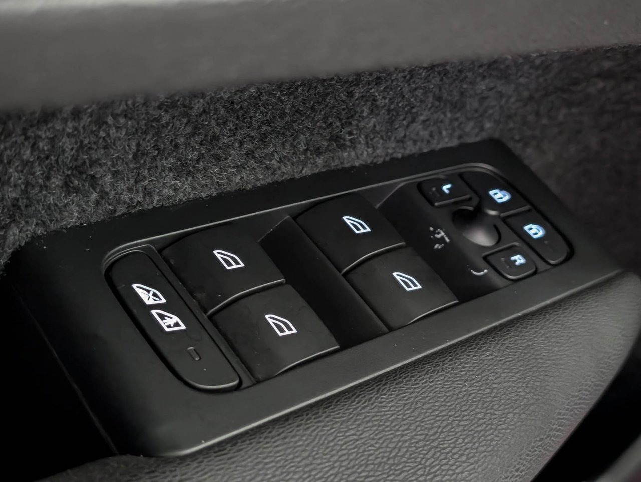 Volvo XC40 Recharge TWIN Ultimate - Dark 2023-19