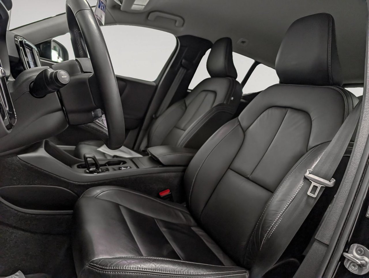 Volvo XC40 B5 AWD Core Base 2023-8