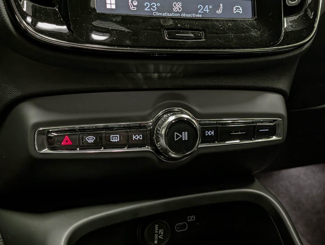 Volvo XC40 B5 AWD Core Base 2023-16