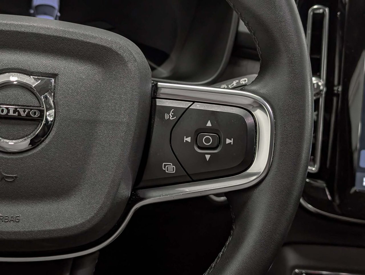 Volvo XC40 B5 AWD Core Base 2023-18