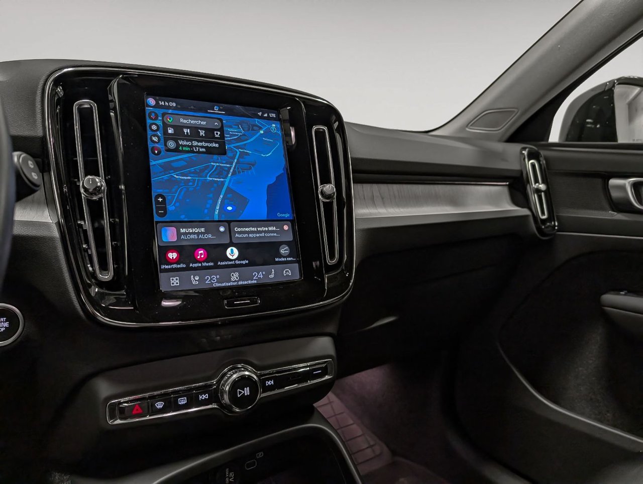 Volvo XC40 B5 AWD Core Base 2023-13