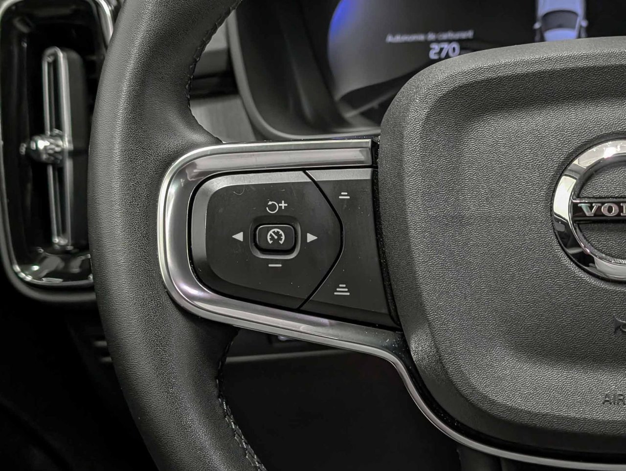 Volvo XC40 B5 AWD Core Base 2023-19
