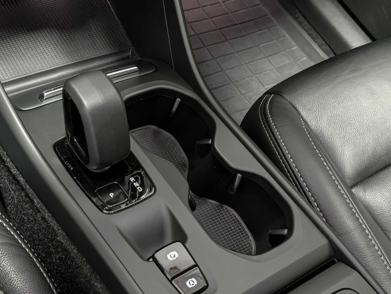 Volvo XC40 B5 AWD Core Base 2023-17