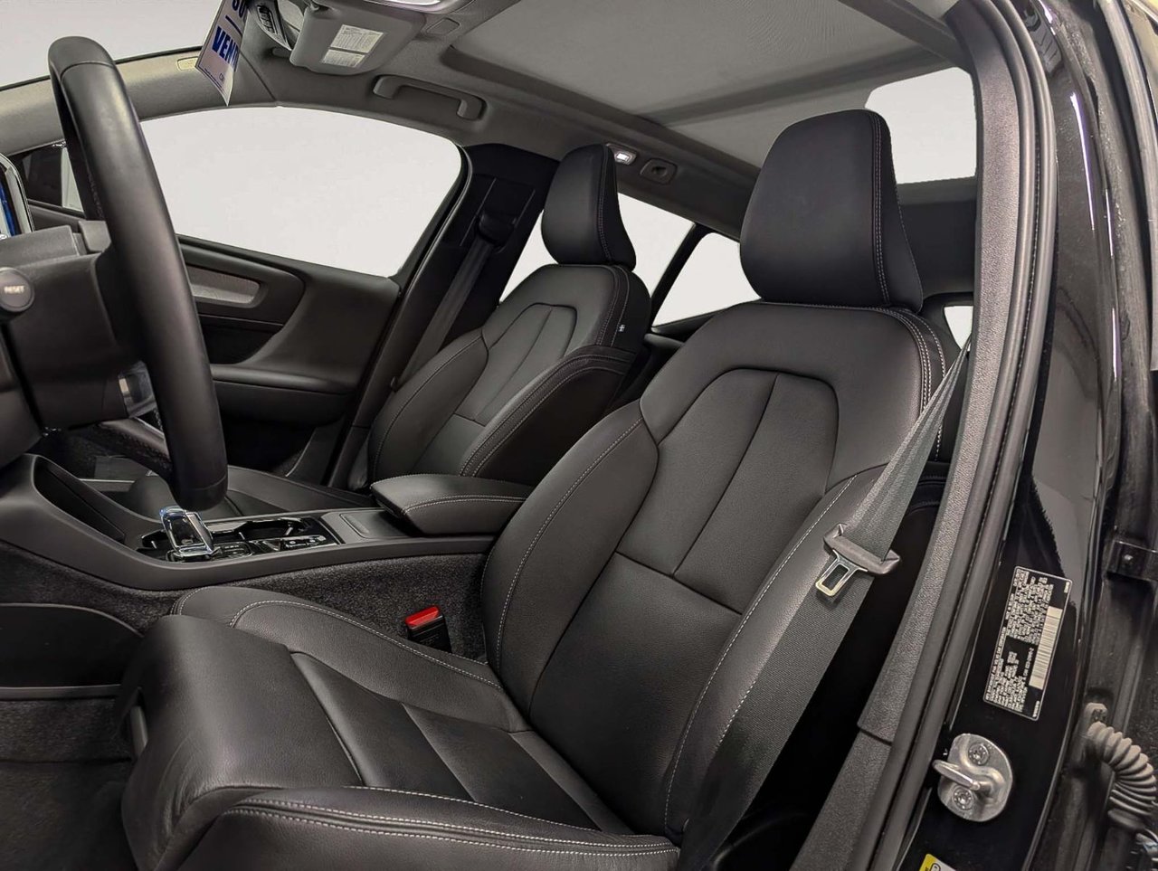 Volvo XC40 B5 AWD Ultimate Dark Theme 2024-10