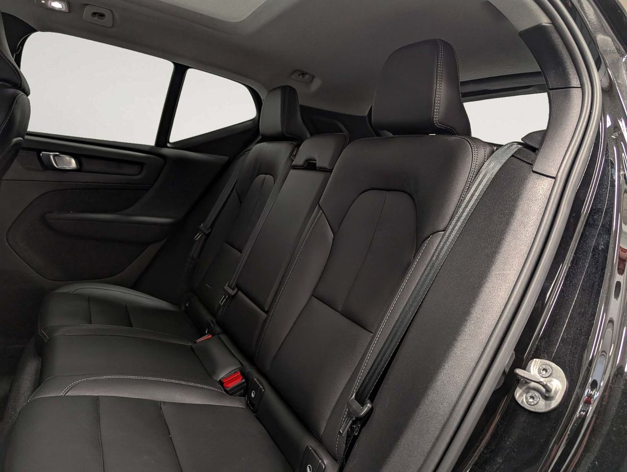 Volvo XC40 B5 AWD Ultimate Dark Theme 2024-12