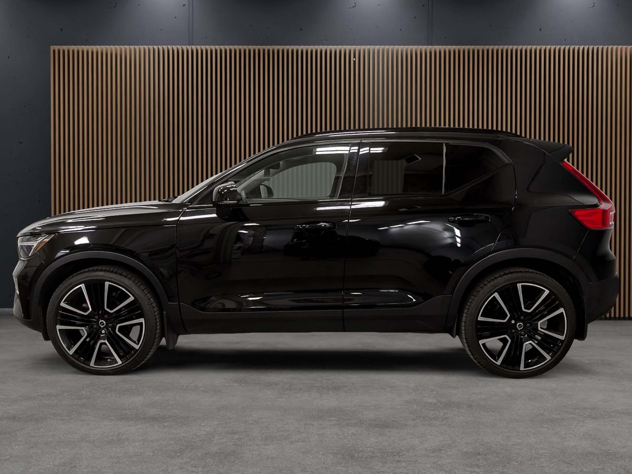 Volvo XC40 B5 AWD Ultimate Dark Theme 2024-1