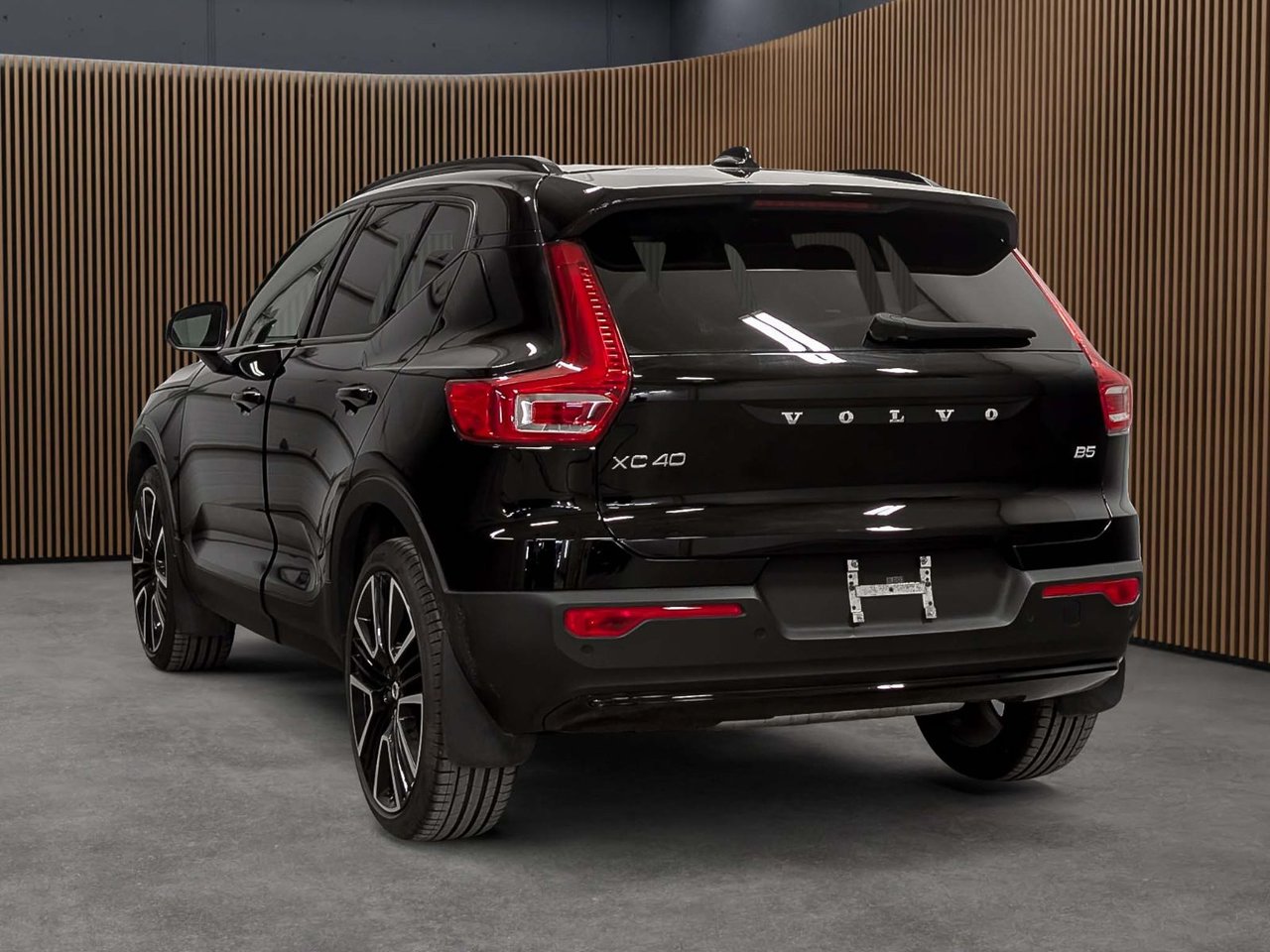 Volvo XC40 B5 AWD Ultimate Dark Theme 2024-2