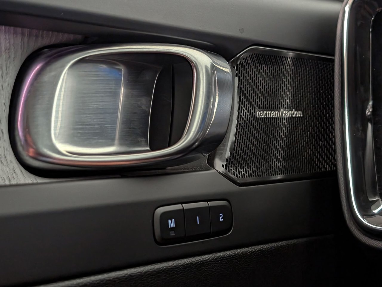 Volvo XC40 B5 AWD Ultimate Dark Theme 2024-20