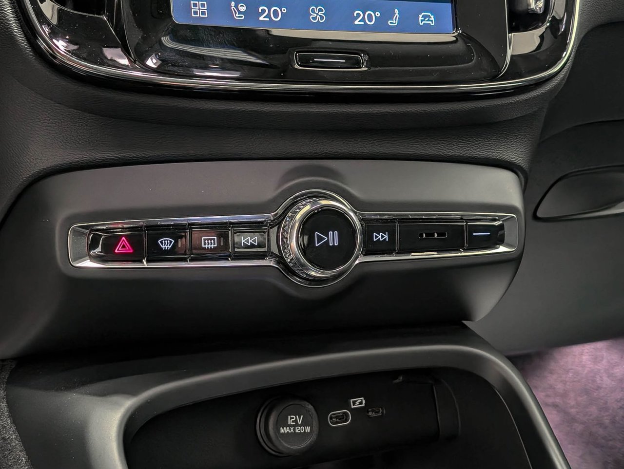 Volvo XC40 B5 AWD Ultimate Dark Theme 2024-14