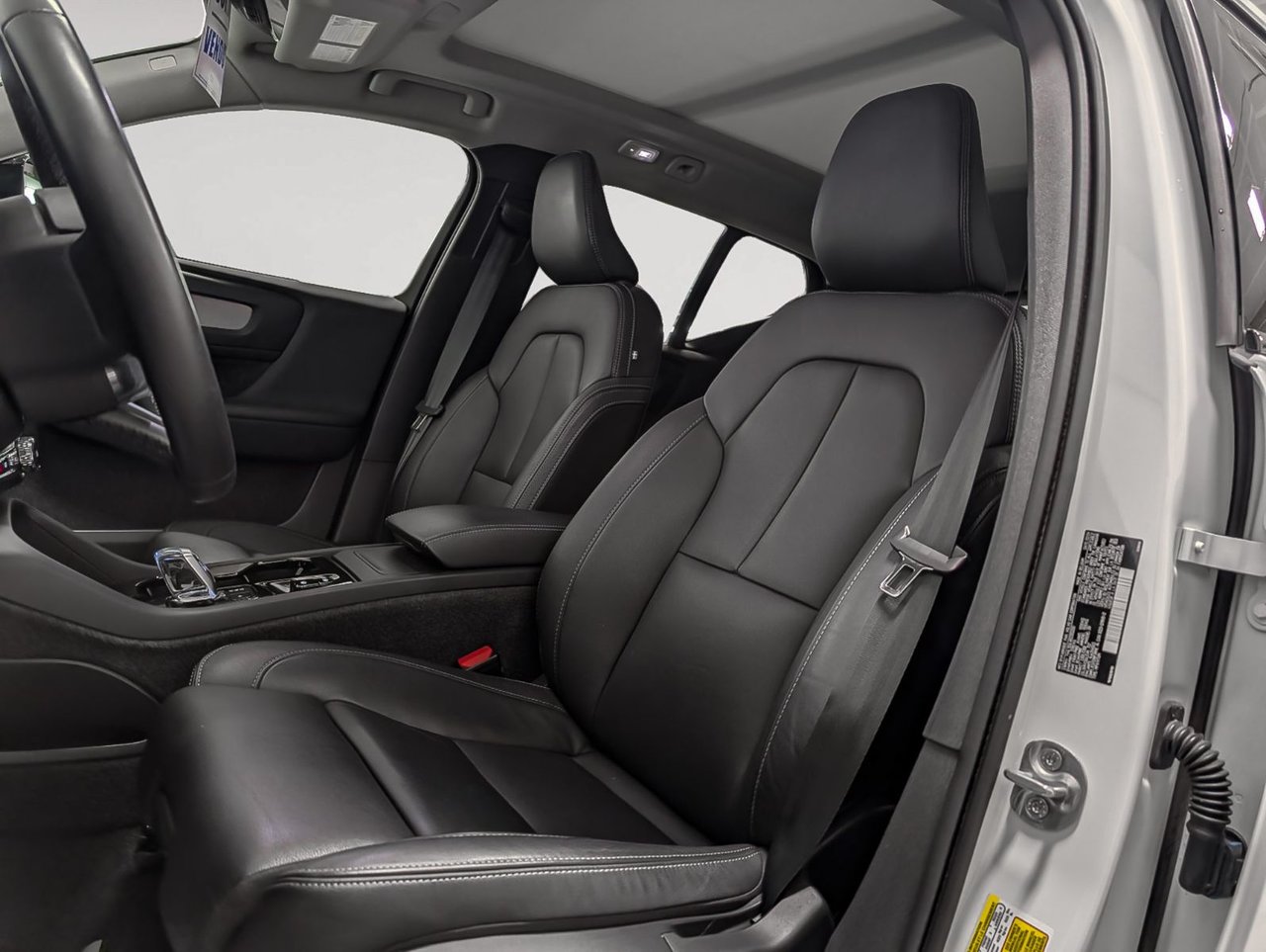 Volvo XC40 B5 AWD Plus Dark Theme 2024-8