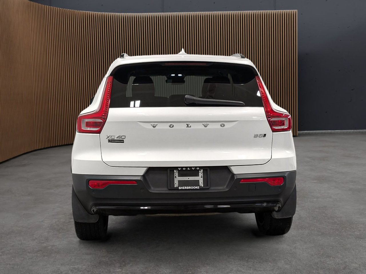 Volvo XC40 B5 AWD Plus Dark Theme 2024-4