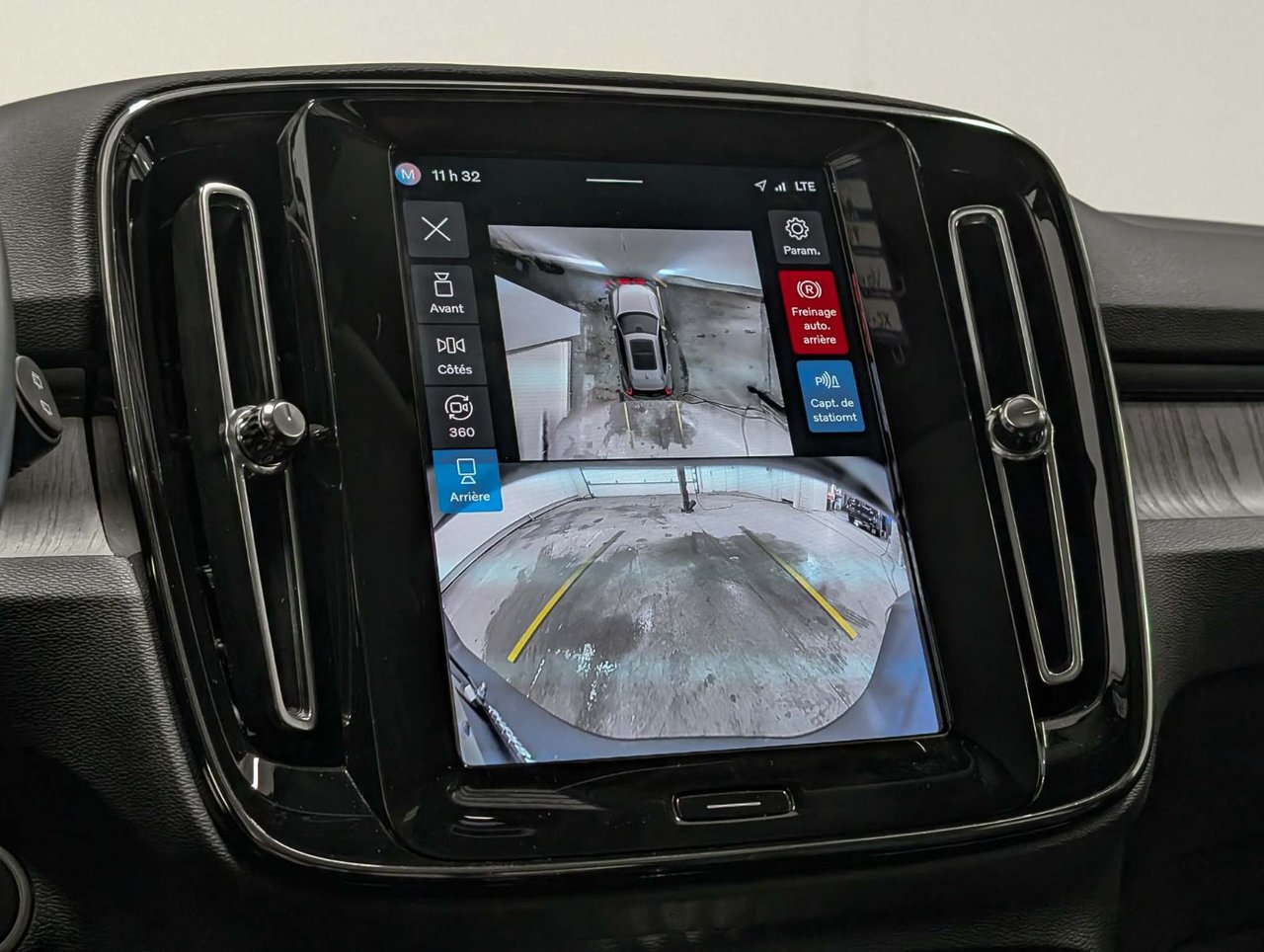 Volvo XC40 B5 AWD Plus Dark Theme 2024-14