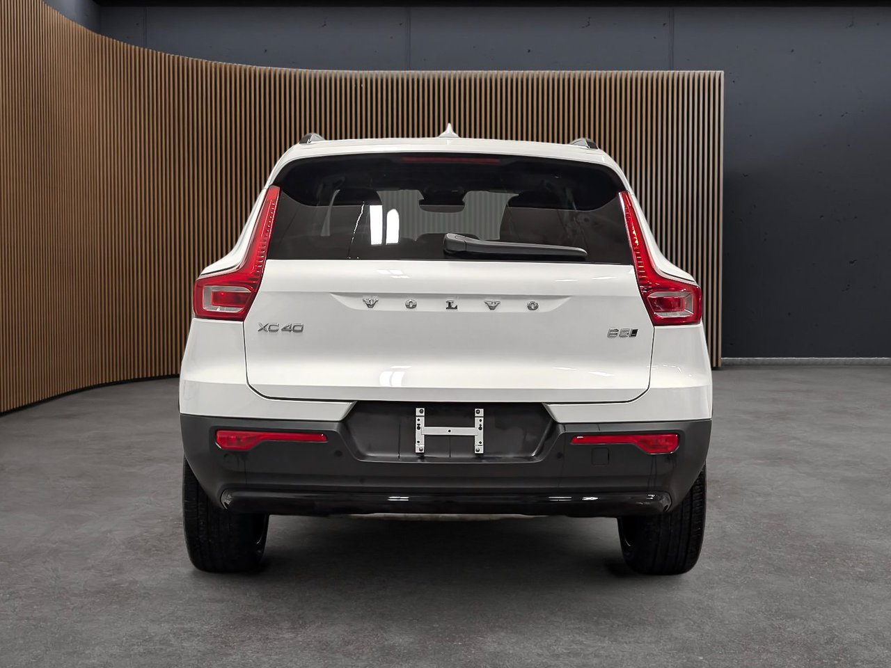 Volvo XC40 B5 AWD Plus Dark Theme 2025-4