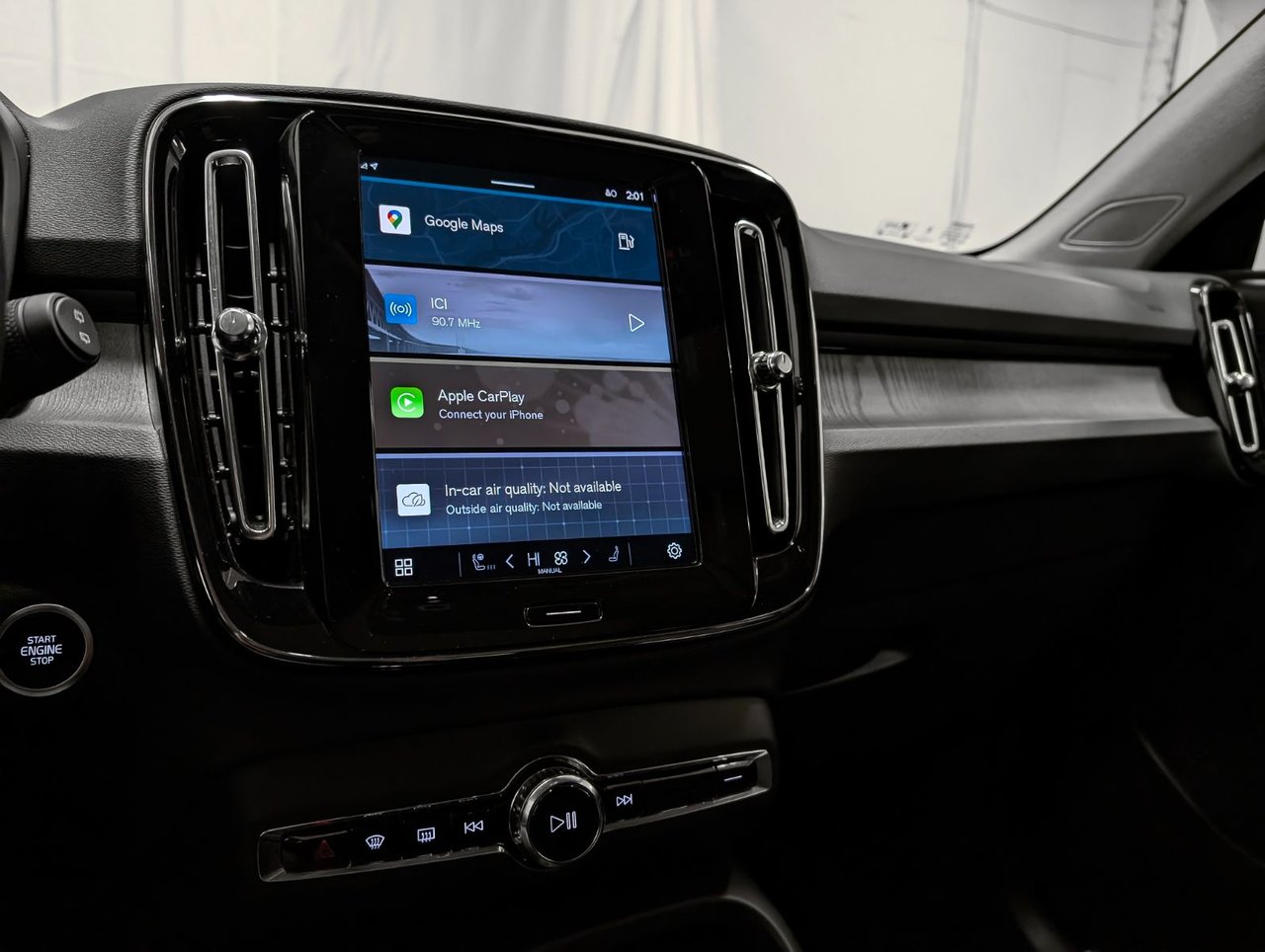 Volvo XC40 B5 AWD Plus Dark Theme 2025-14