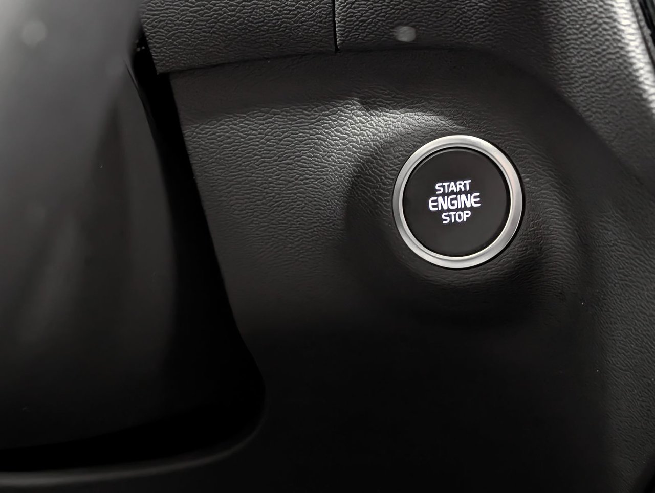 Volvo XC40 B5 AWD Plus Dark Theme 2025-19