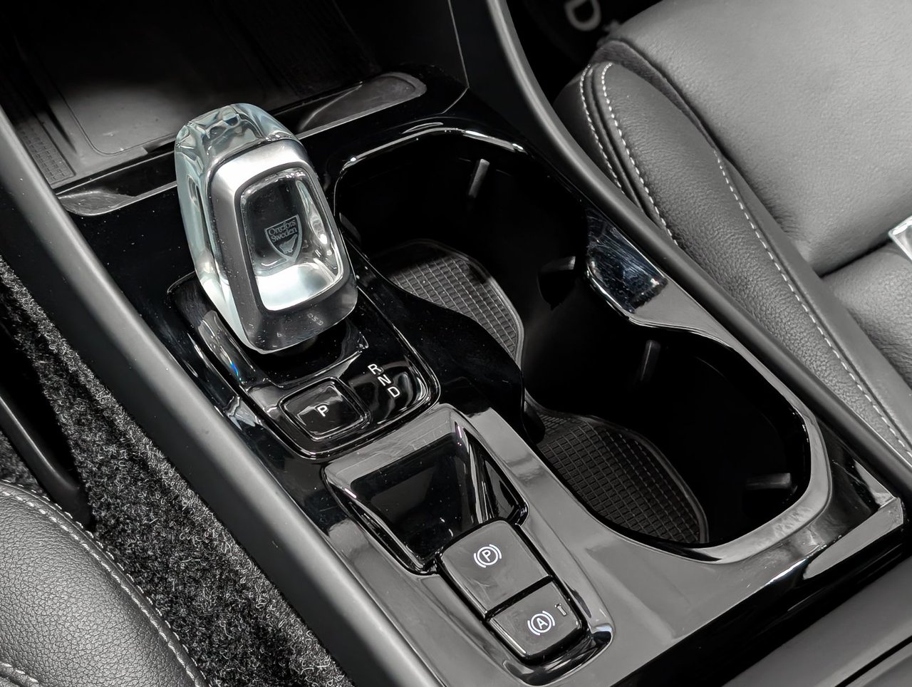 Volvo XC40 B5 AWD Plus Dark Theme 2025-17