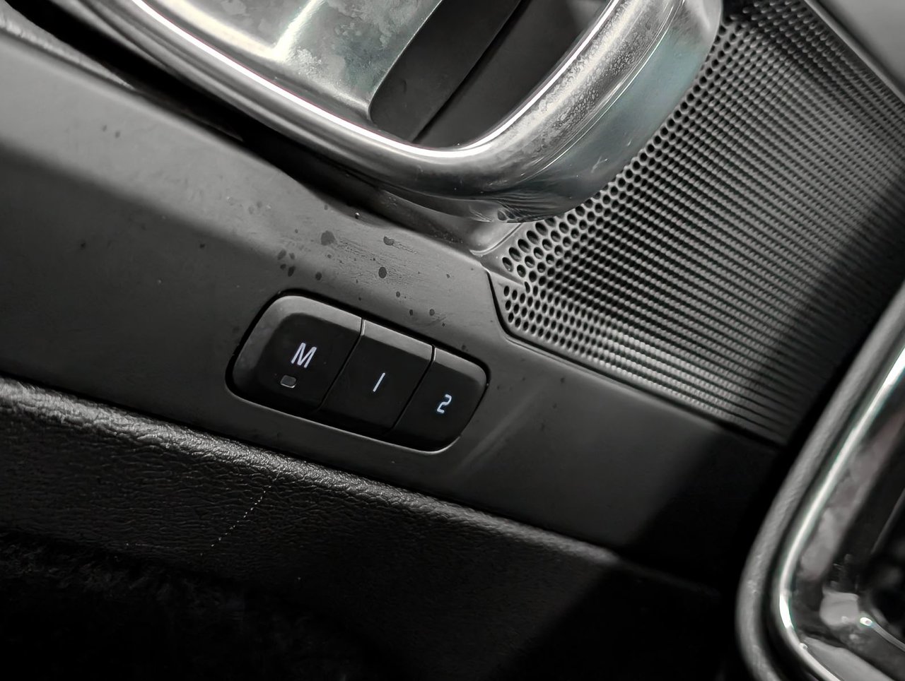 Volvo XC40 B5 AWD Plus Dark Theme 2025-23