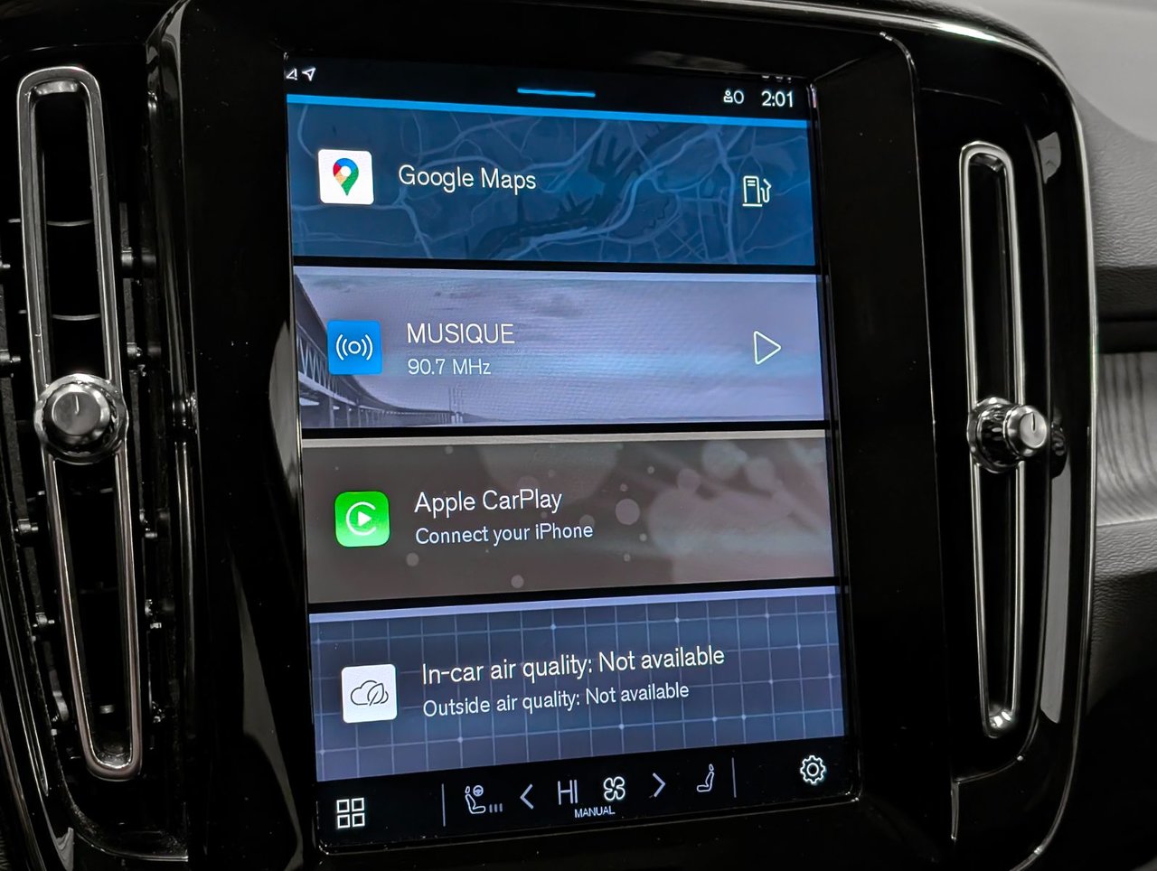 Volvo XC40 B5 AWD Plus Dark Theme 2025-15