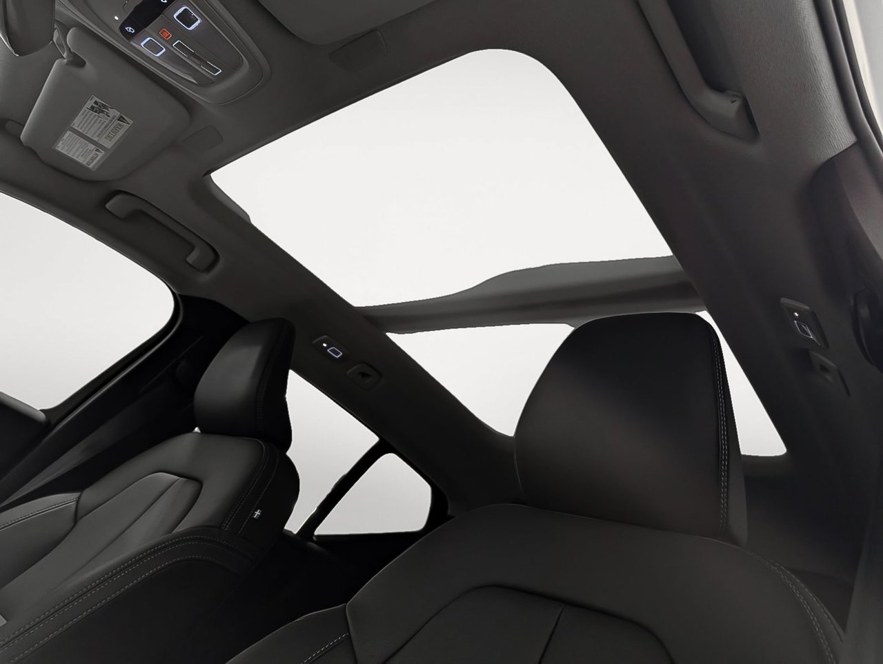 Volvo XC40 B5 AWD Plus Dark Theme 2025-10