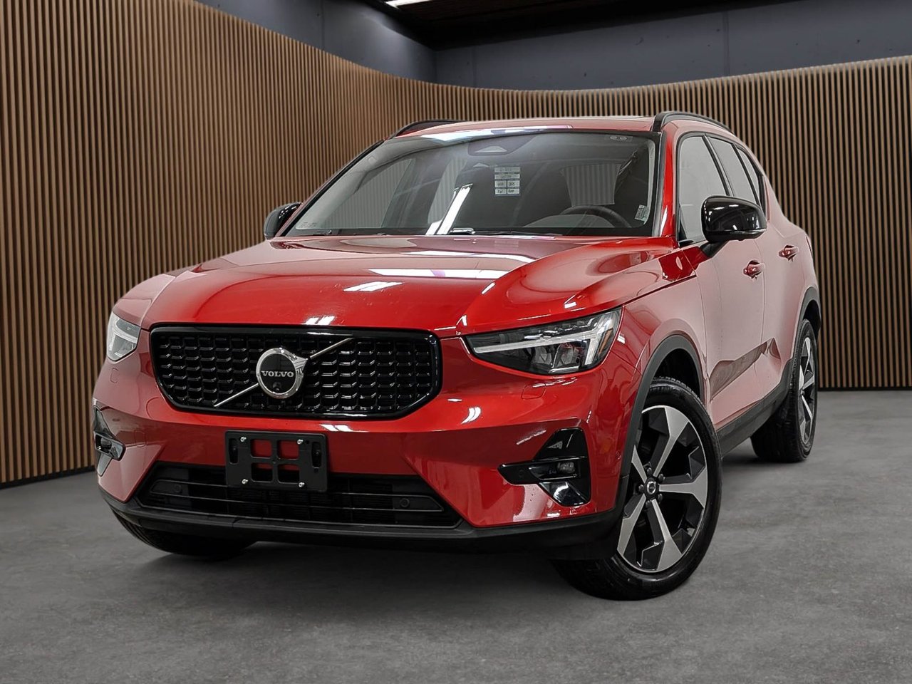 2025 Volvo XC40 B5 AWD Plus Dark Theme-0