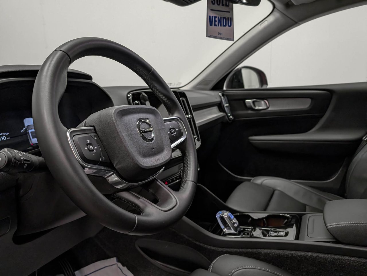 2025 Volvo XC40 B5 AWD Plus Dark Theme-7