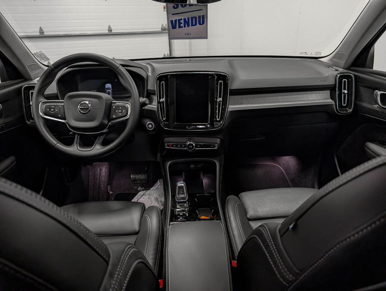 2025 Volvo XC40 B5 AWD Plus Dark Theme-12