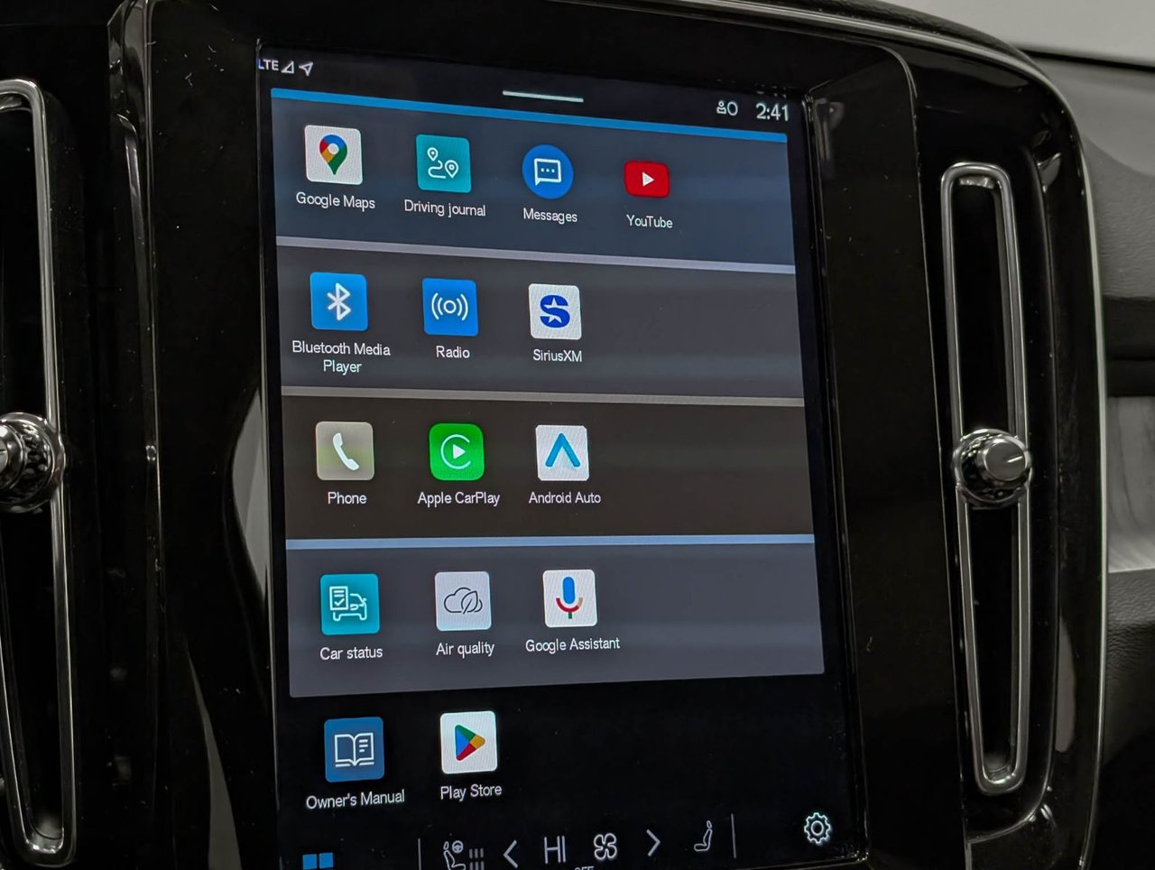 2025 Volvo XC40 B5 AWD Plus Dark Theme-17