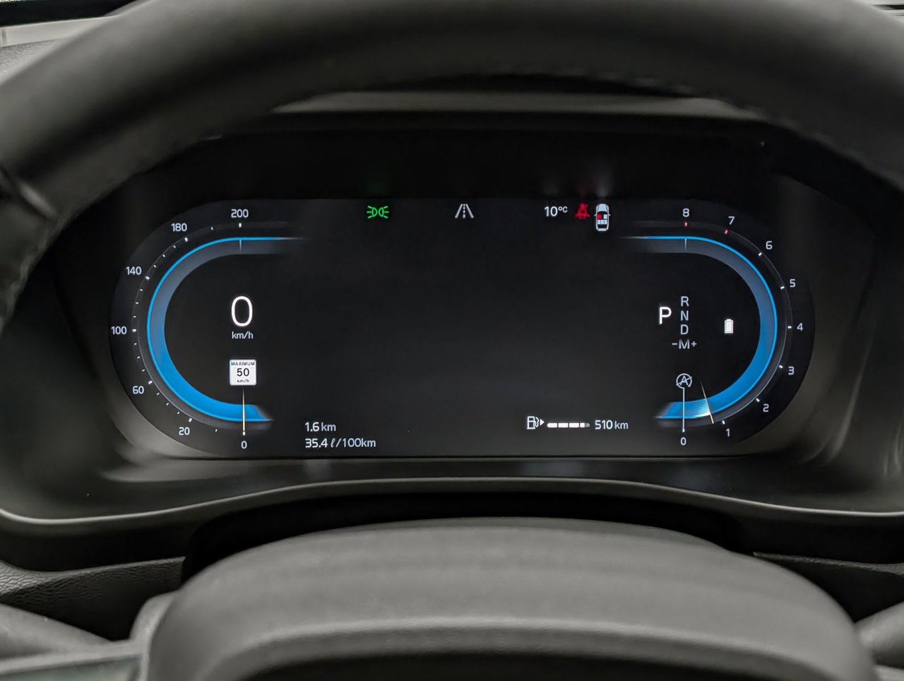 2025 Volvo XC40 B5 AWD Plus Dark Theme-25