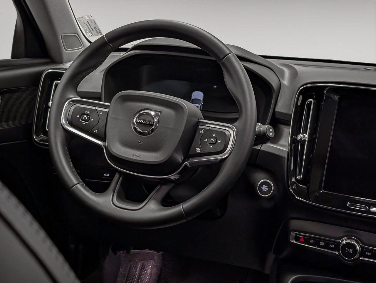 2025 Volvo XC40 B5 AWD Plus Dark Theme-14