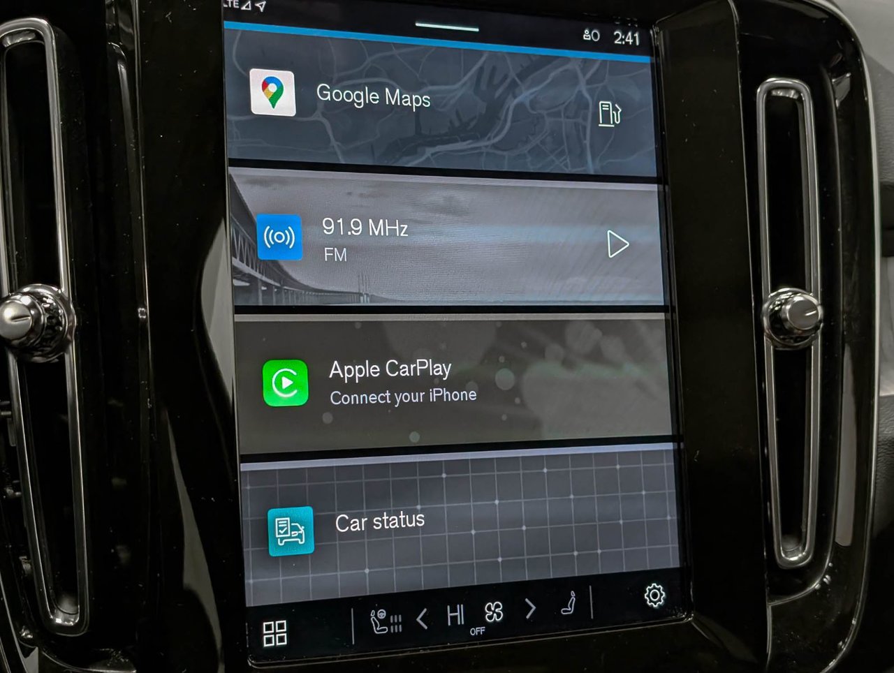 2025 Volvo XC40 B5 AWD Plus Dark Theme-16