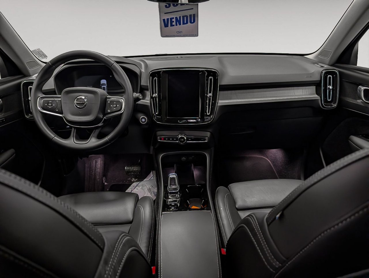 2025 Volvo XC40 B5 AWD Plus Dark Theme-13