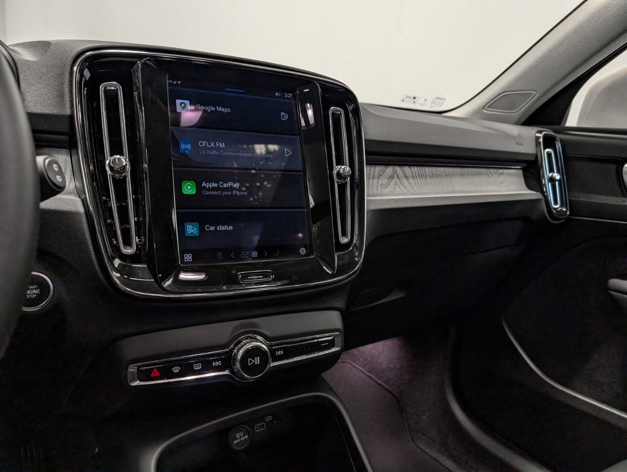 Volvo XC40 B5 AWD Plus Bright Theme 2025-14