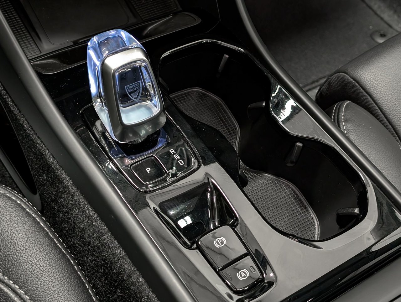 Volvo XC40 B5 AWD Plus Bright Theme 2025-18