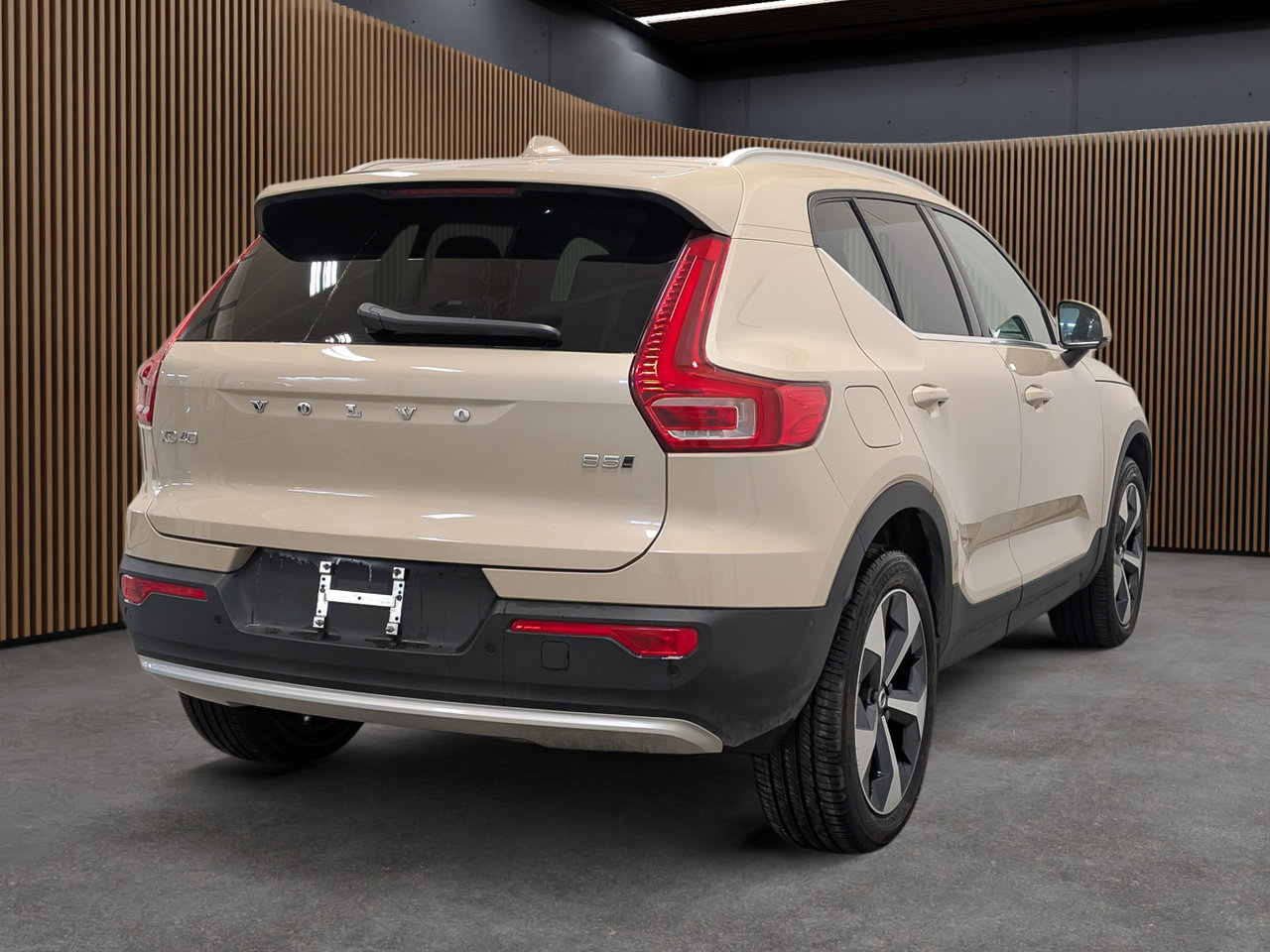 Volvo XC40 B5 AWD Plus Bright Theme 2025-6