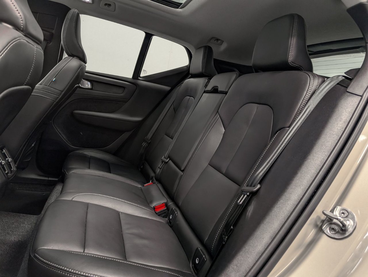 Volvo XC40 B5 AWD Plus Bright Theme 2025-11