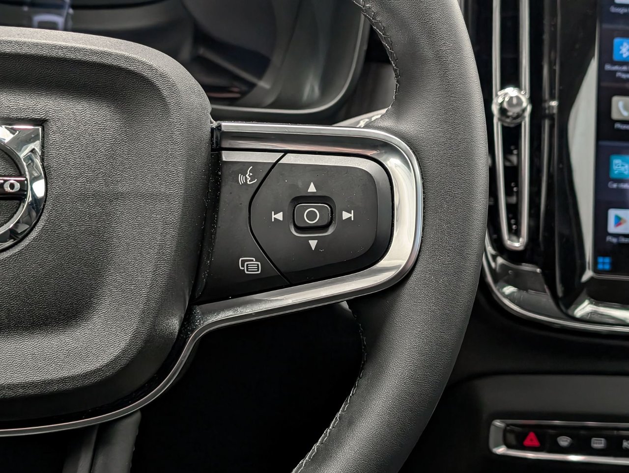 Volvo XC40 B5 AWD Plus Bright Theme 2025-19
