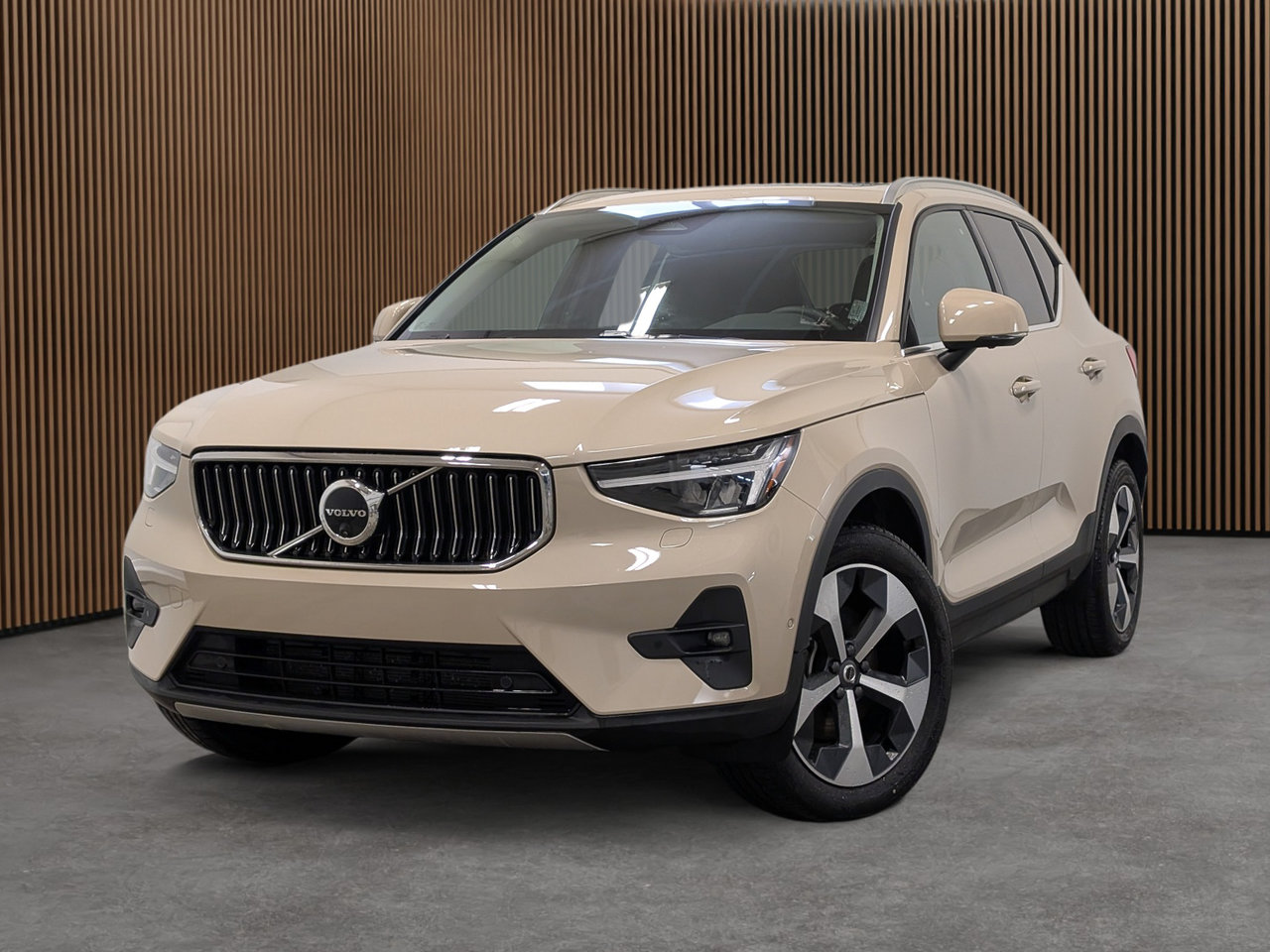 Volvo XC40 B5 AWD Plus Bright Theme 2025-0
