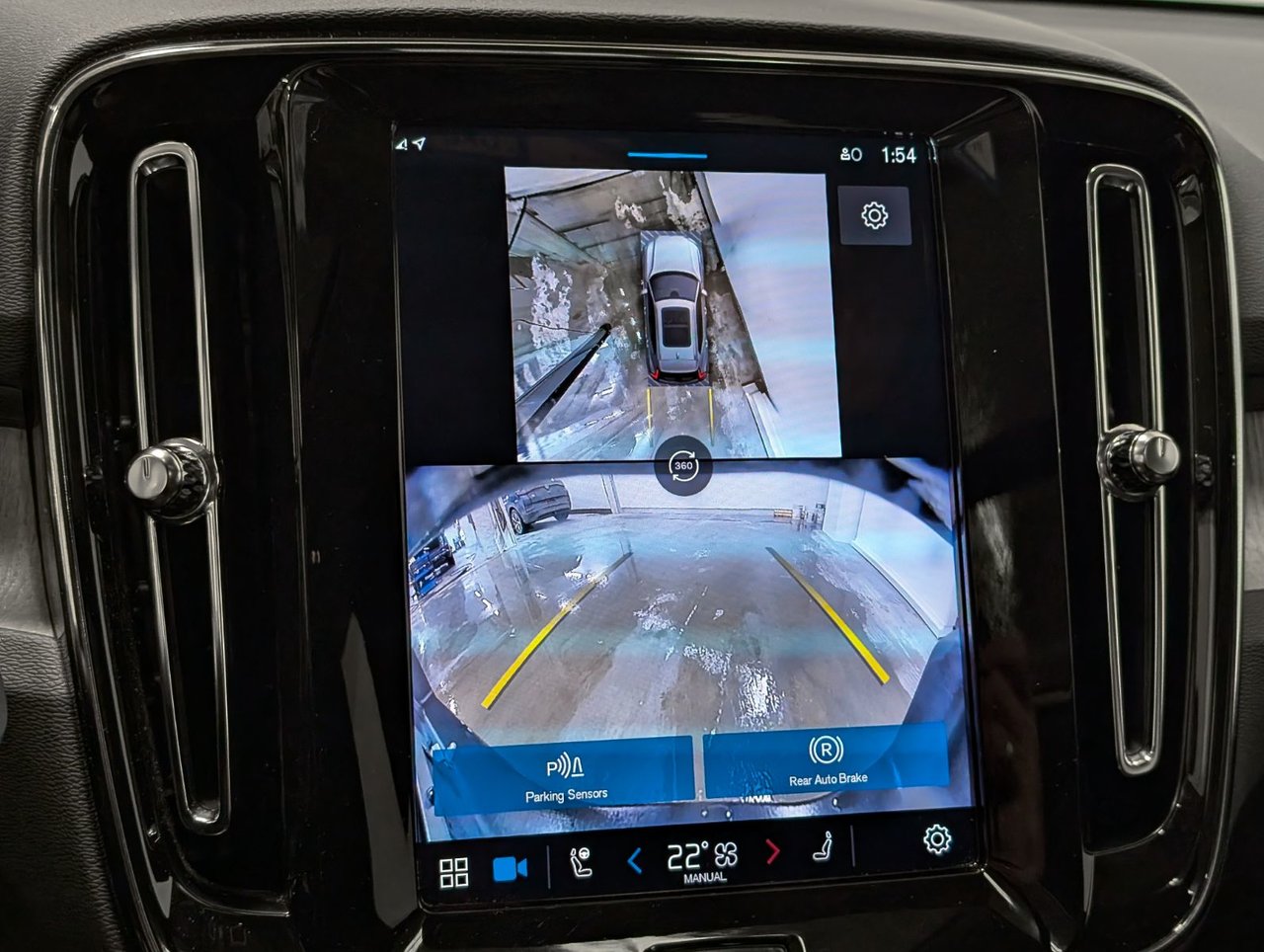 Volvo XC40 B5 AWD Plus Dark Theme 2025-17