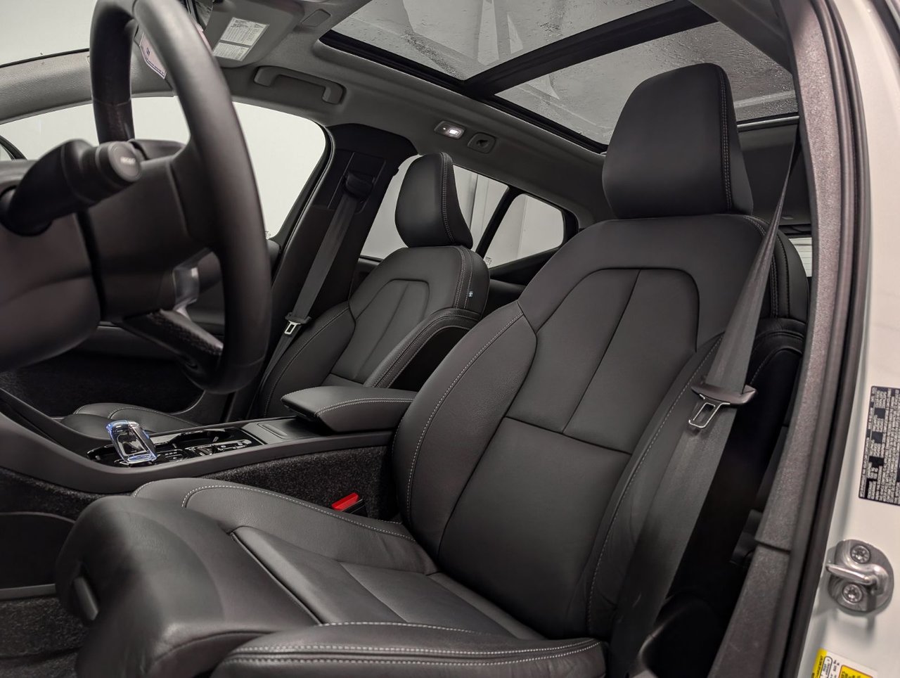 Volvo XC40 B5 AWD Plus Dark Theme 2025-6