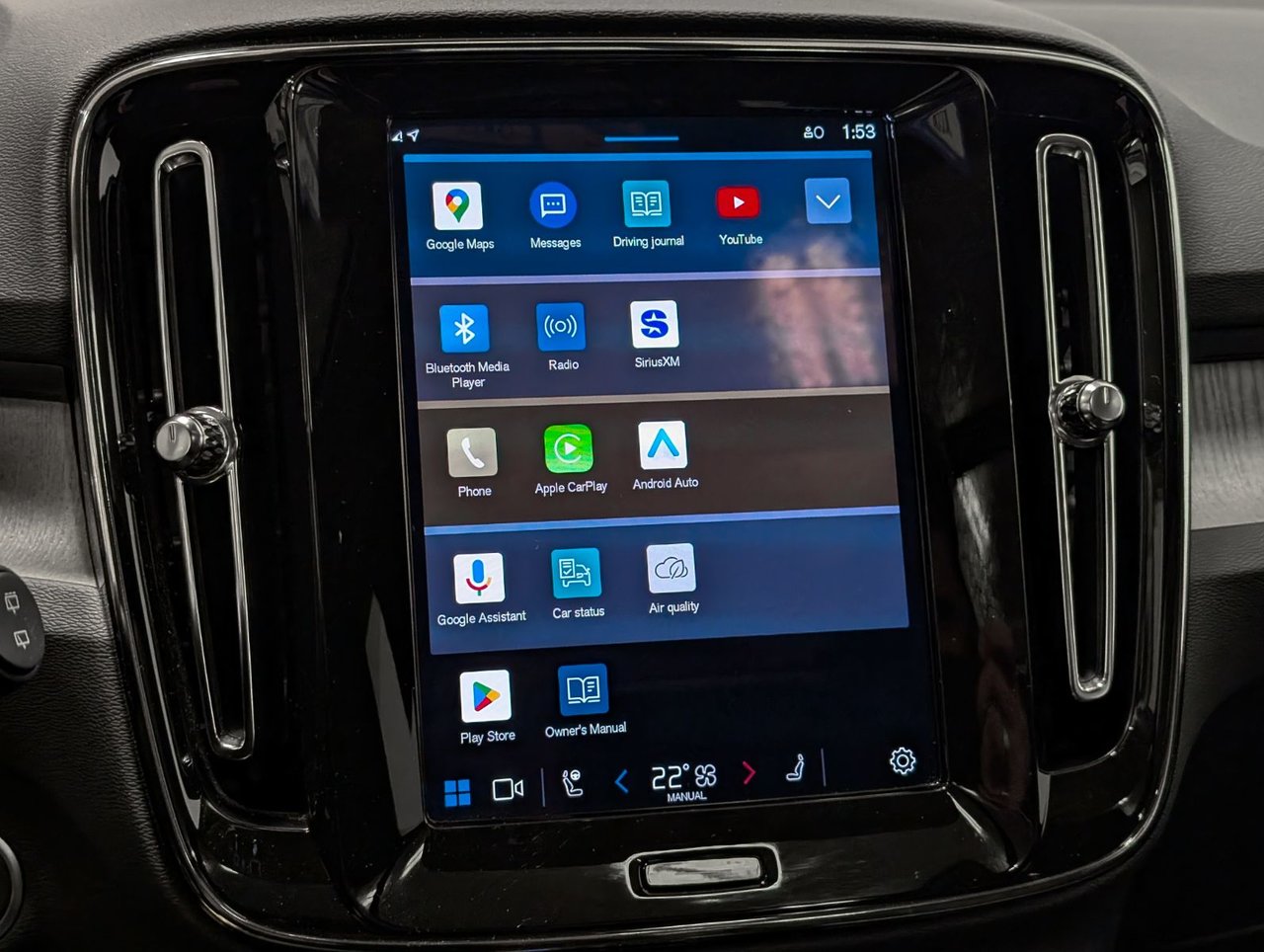 Volvo XC40 B5 AWD Plus Dark Theme 2025-11