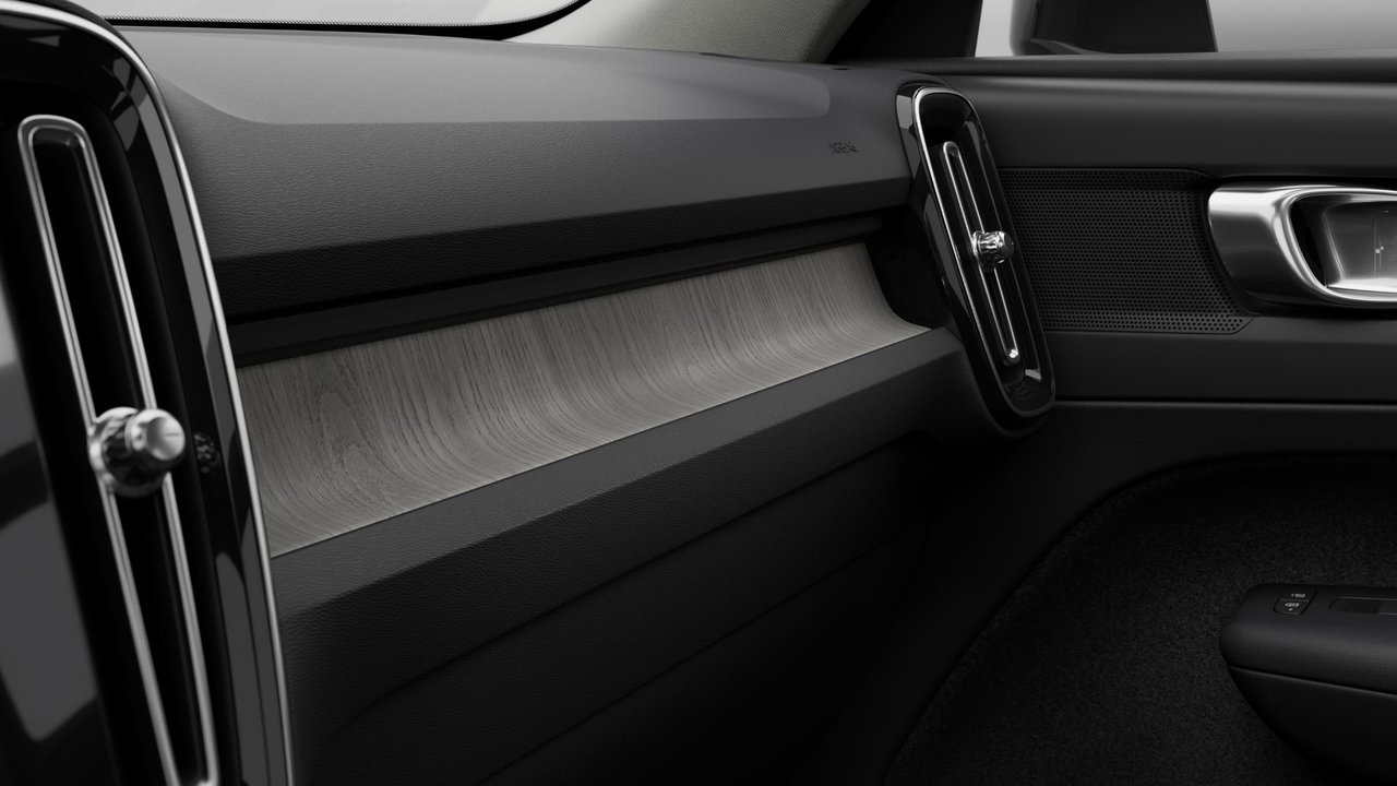 2025 Volvo XC40 B5 AWD Plus Dark Theme-6