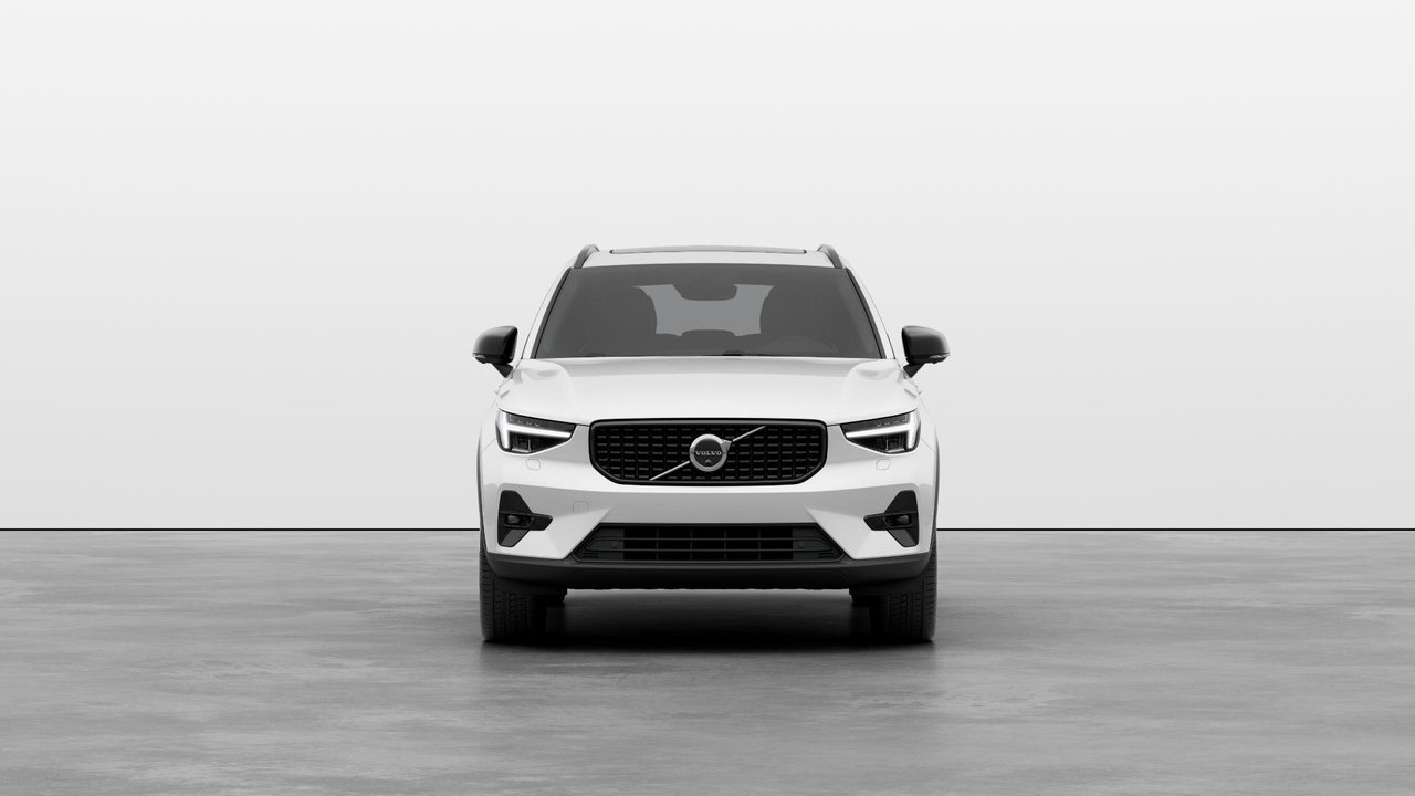 2025 Volvo XC40 B5 AWD Plus Dark Theme-2