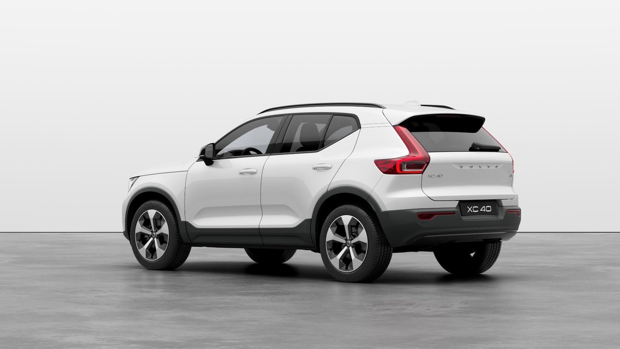 2025 Volvo XC40 B5 AWD Plus Dark Theme-1