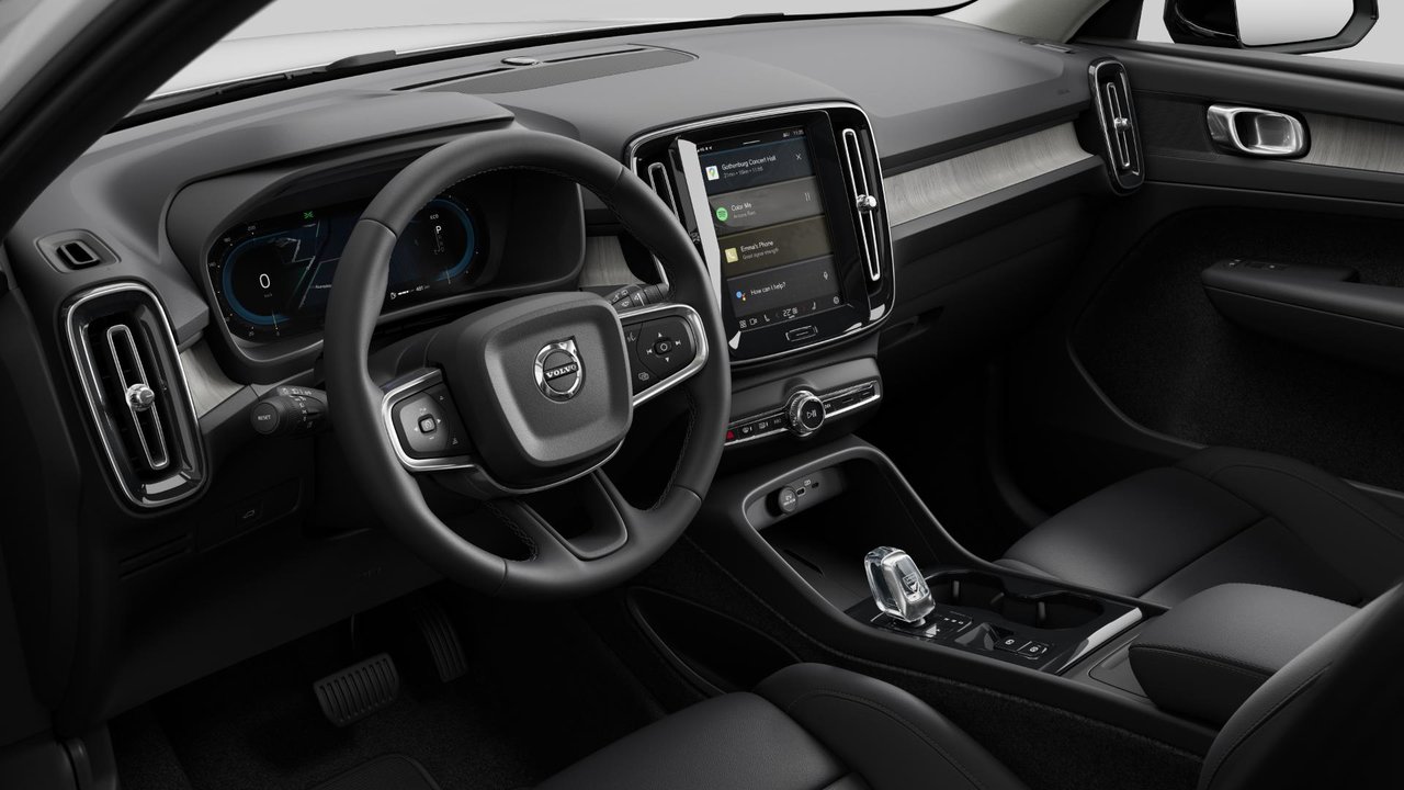 2025 Volvo XC40 B5 AWD Plus Dark Theme-7