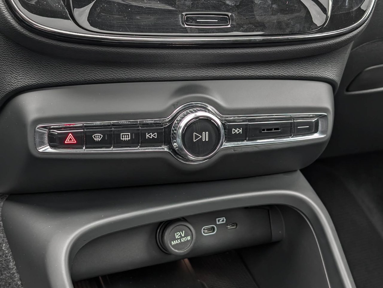 Volvo XC40 B5 AWD Ultra Dark Theme 2025-13
